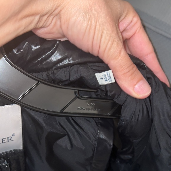 Moncler Bernard shiny vest! - Picture 4 of 8